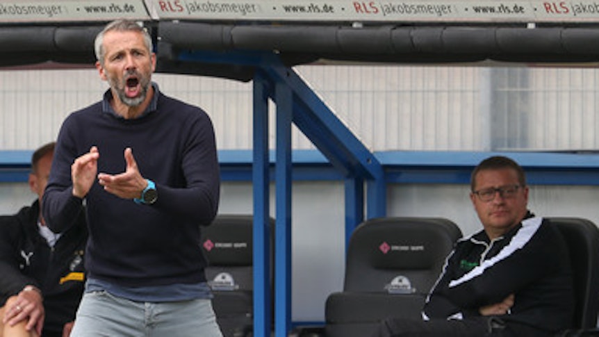 Borussia kann Samstag im Heimspiel gegen Hertha BSC das Ticket zur Champions League einlösen. Trainer Marco Rose (l.) und Manager Max Eberl (r.) dürften am Spielfeldrand entsprechend mitfiebern.