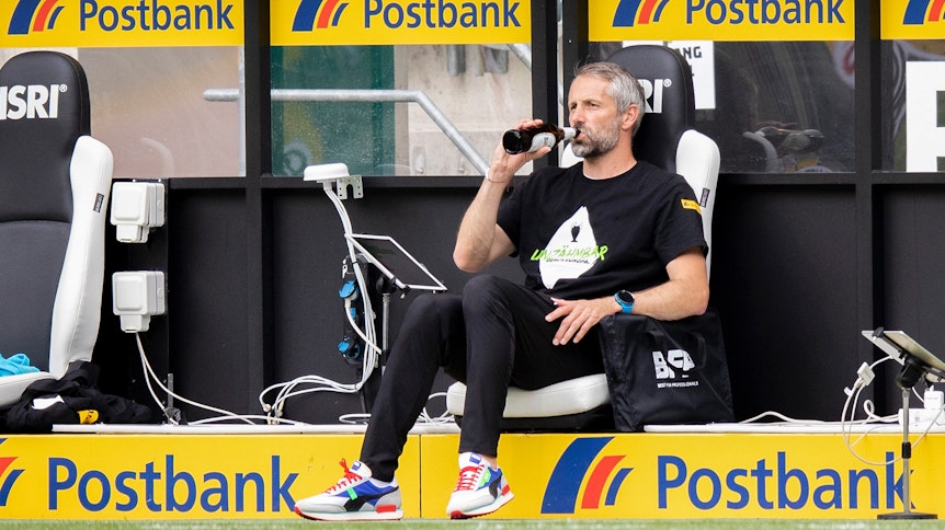 Marco Rose gönnte sich nach dem Einzug in die Champions League erst mal in Ruhe ein Bier.