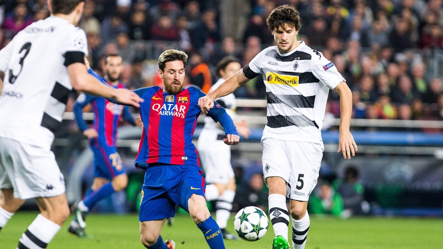 0:4 ging die Partie zwar verloren, aber Tobias Strobl gehört zu den wenigen Profis von Borussia Mönchengladbach, die gegen den FC Barcelona und Lionel Messi aufliefen.