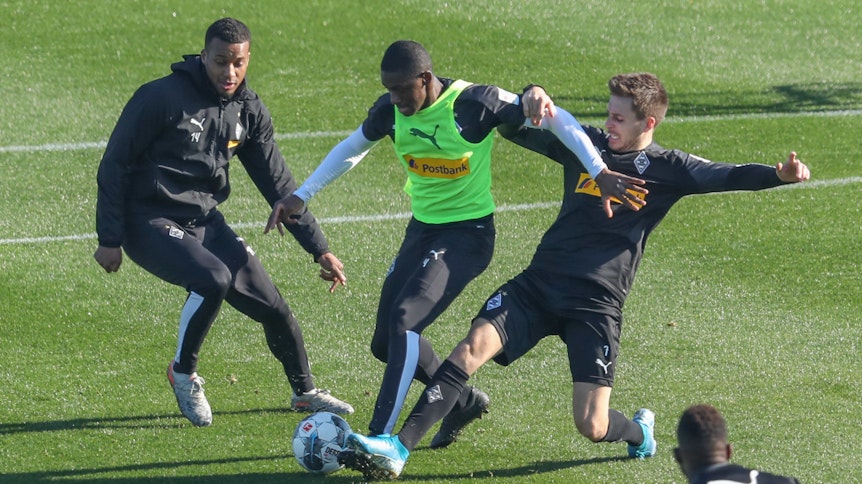 Mamadou Doucouré (Mitte) konnte vergangene Saison fast immer mittrainieren.