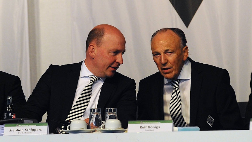 Präsident Rolf Königs (r.) und Geschäftsführer Stephan Schippers (l.) haben in Zeiten der Corona-Krise dafür gesorgt, dass die Fohlen-Brust nicht blank bleibt.