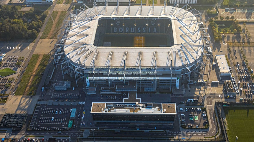 Die Macher und Entscheider beim VfL haben den Borussia-Park in den vergangenen Jahren gezielt weiterentwickelt. Wegen der Coronakrise sollen weitere Bau-Pläne jedoch vorerst nicht realisiert werden.