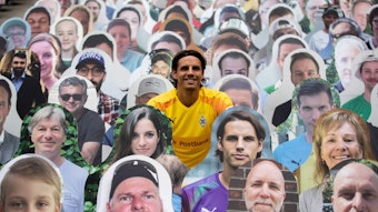Die Pappkameraden-Aktion im Borussia-Park hat offenbar nicht nur Fohlen-Schlussmann Yann Sommer gut gefallen. Rund 20.000 VfL-Fans haben mitgemacht.