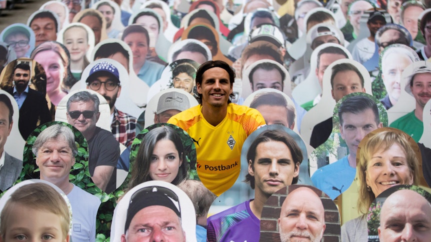Die Pappkameraden-Aktion im Borussia-Park hat offenbar nicht nur Fohlen-Schlussmann Yann Sommer gut gefallen. Rund 20.000 VfL-Fans haben mitgemacht.