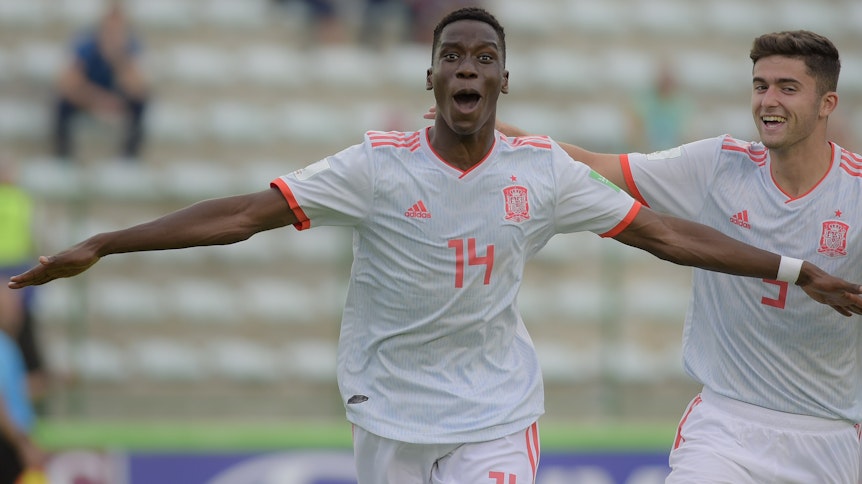 Ilaix Moriba (links im Bild) ist eines der Top-Talente des FC Barcelona.