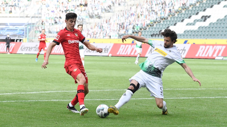 Tobias Strobl (r.) bestritt am 23. Mai sein letztes Spiel für Borussia, seinerzeit bei der Heimniederlage gegen Leverkusen. Der Mittelfeldspieler zog sich in diesem Spiel eine Muskelverletzung zu.