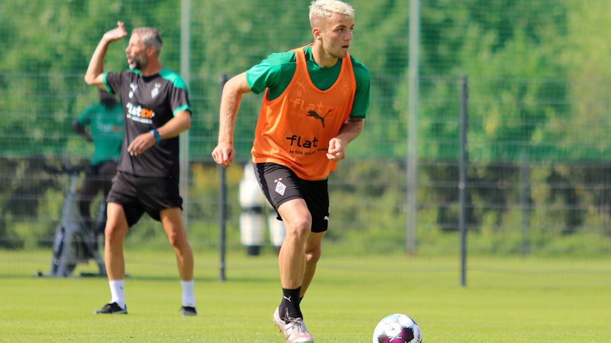 Borussias Jordan Beyer war in der vergangenen Spielzeit an den HSV ausgeliehen.