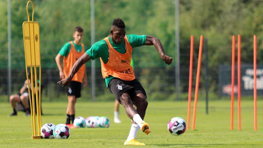 Breel Embolo gewann mit seinen "jungen Wilden" gegen die "Oldie-Fraktion".