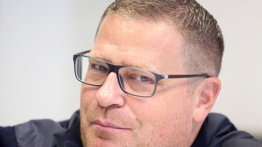Pokerface Max Eberl. Gladbachs Manager will alle Stars halten. Nur bei Transferangeboten ab 120 Millionen Euro komme er womöglich ins Grübeln, sagt der 46-Jährige.