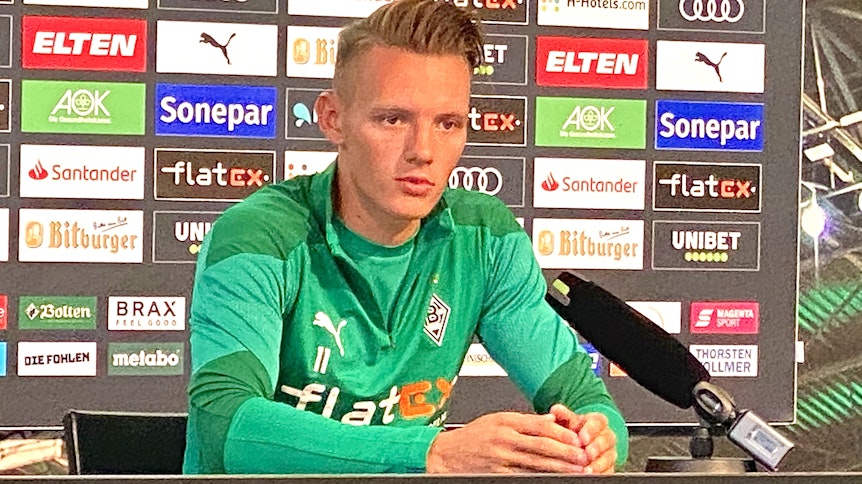 Hannes Wolf, der von RB Leipzig zu den Fohlen gekommen ist, hat sich nun in einer Medienrunde im Borussia-Park offiziell vorgestellt. Und dabei schon mal eine ordentliche Figur abgegeben.