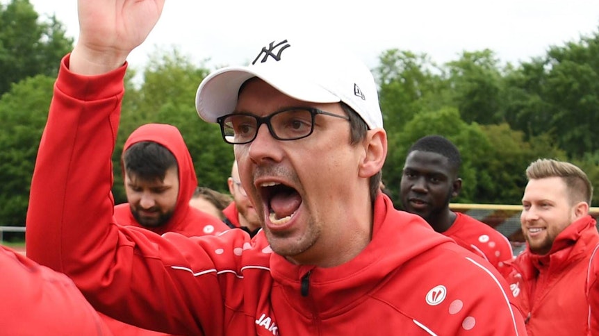 Motivator und Feierbiest: Kristian Arambasic, Trainer von Borussias Erstrundengegner FC Oberneuland.