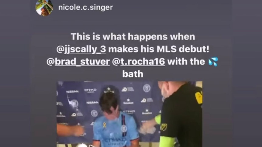 Nach seiner Premiere in der MLS postete Joe Scally mehrere Aufnahmen in seiner Instagram-Story. Für seine ersten Profi-Minuten gab es eine Wasserdusche.
