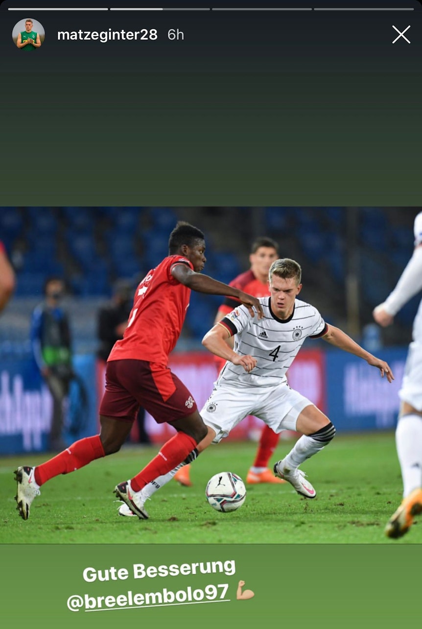 So gehört sich das: Gladbach-Star Matthias Ginter schickt seinem Team-Kollegen Breel Embolo nach einer heißen Nations-League-Schlacht die besten Genesungs-Wünsche.