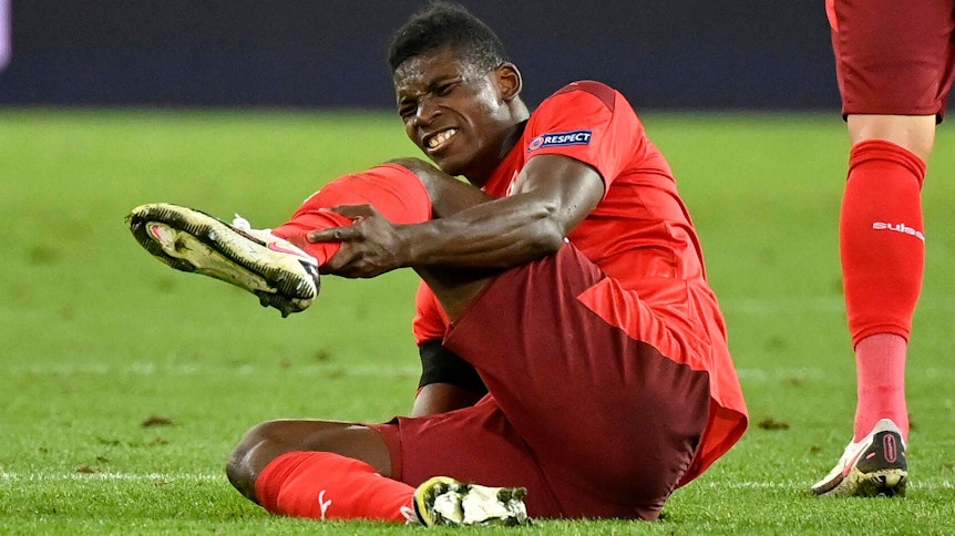 Gladbach-Stürmer Breel Embolo fällt wegen einer Sprunggelenks-Verletzung mehrere Wochen aus.