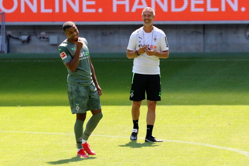 03.07.2021, Mönchengladbach, GER, Fussball, Herren, BL, Saison 2021/2022, Borussia Moenchengladbach Training Alassane Plea (Gladbach) Trainer Adi Hütter / Huetter (Gladbach)