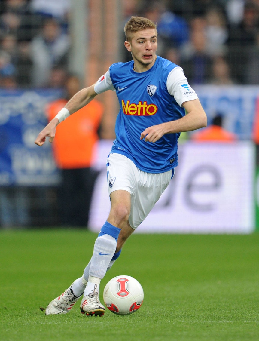Christoph Kramer im Spiel des VfL Bochum beim Laufen mit dem Ball am Fuß.