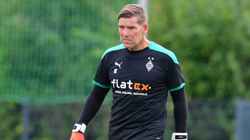 Borussia-Legende und Gladbachs Torwarttrainer Uwe Kamps, auf diesem Foto am 17. August 2020 im Fohlen-Trainingslager in Harsewinkel zu sehen.