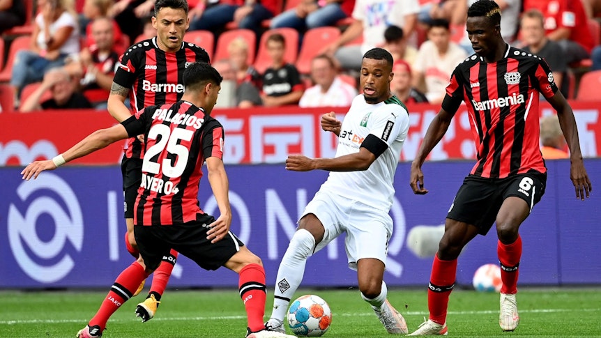 Gladbachs Alassane Plea und sein Team hatten gegen die stark aufspielenden Leverkusener am Samstagabend (21. August 2021) keine Chance.