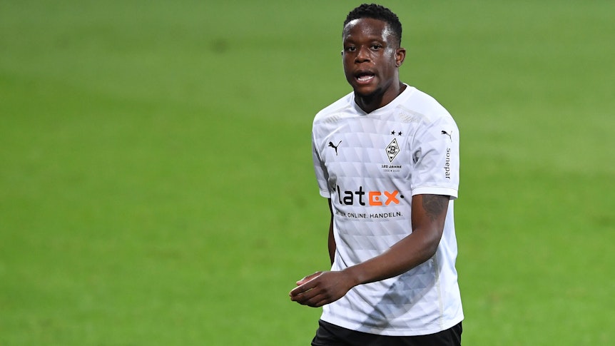 Gladbachs Denis Zakaria schaut am 21.04.2021 in der PreZero Arena in Sinsheim genervt.