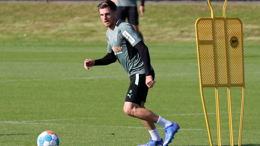 Jonas Hofmann von Borussia Mönchengladbach bei einer Trainingseinheit der Fohlen am 23. September 2021 im Borussia-Park beim Lauf mit Ball.