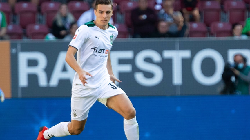 Florian Neuhaus von Borussia Mönchengladbach, hier am 18. September 2021, läuft mit verzerrtem Gesicht über den Platz.