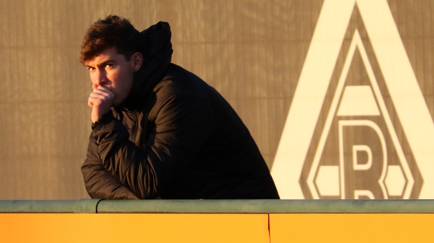 Neuzugang Joe Scally war am Dienstag nur als prominenter Zuschauer am Trainingsplatz im Borussia-Park.