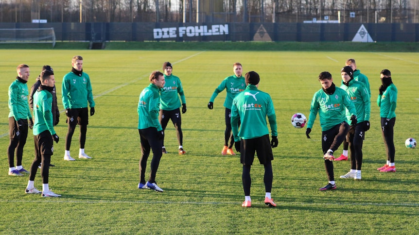 Am Dienstagnachmittag haben die Fohlen die Vorbereitung auf das Bundesliga-Spiel beim VfB Stuttgart aufgenommen. Dabei fehlten allerdings ein paar Spieler.