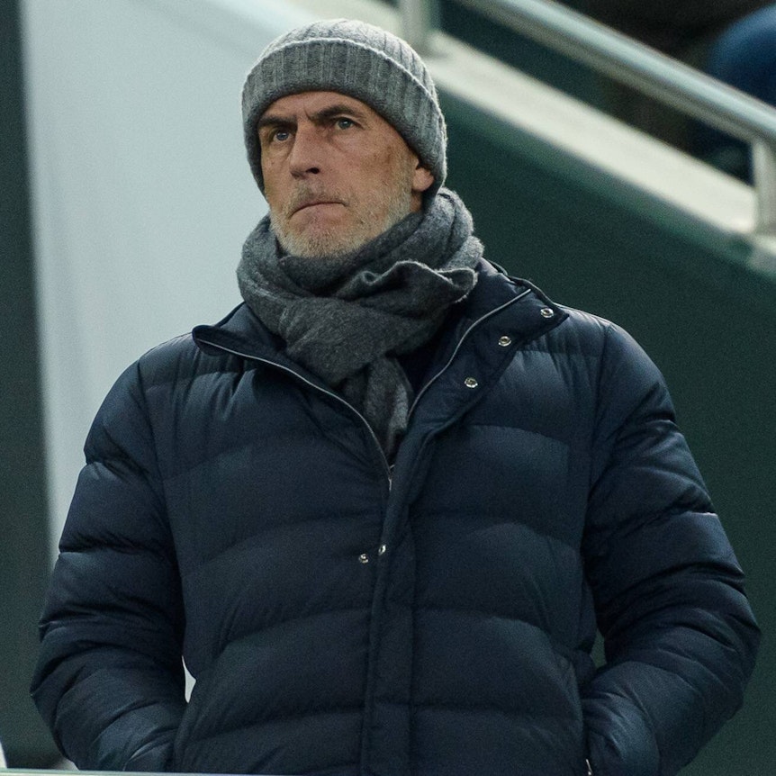 Michael Frontzeck ist während eines Bundesliga-Spiels im Dezember 2018 zu Gast im Borussia-Park.