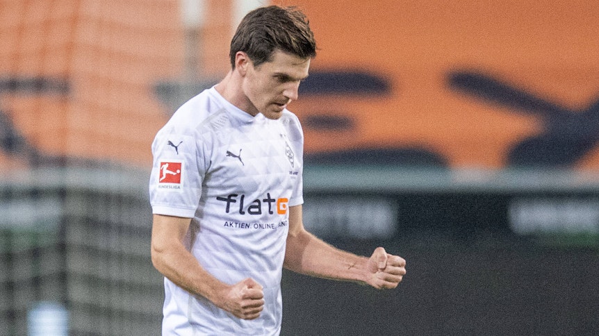 Jonas Hofmann ballt bei Gladbachs Sieg (3:2) am 8. Januar 2021 in der Bundesliga gegen Bayern München die Fäuste.