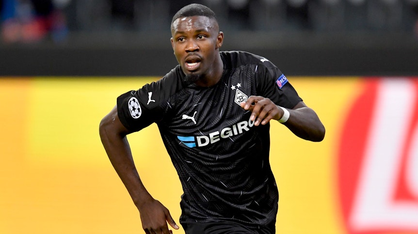 Gladbach-Stürmer Marcus Thuram läuft am 27.10.2020 im Champions-League-Spiel gegen Real Madrid über den Rasen im Borussia-Park.