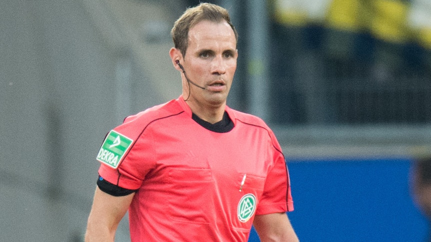 Sascha Stegemann, hier bei der Bundesliga - Relegation zwischen dem VfL Wolfsburg und Eintracht Braunschweig am 25.05.2017.