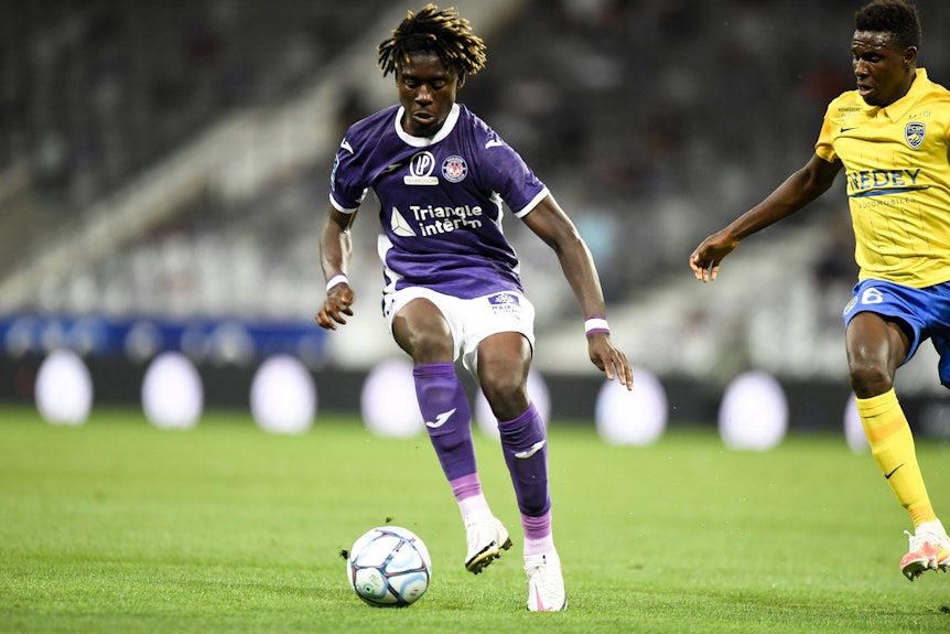 Mittelfeldspieler Kouadio Koné, hier am 14.09.2020 im Duell mit Toulouse gegen Sochaux, wechselt zur Gladbacher Borussia.