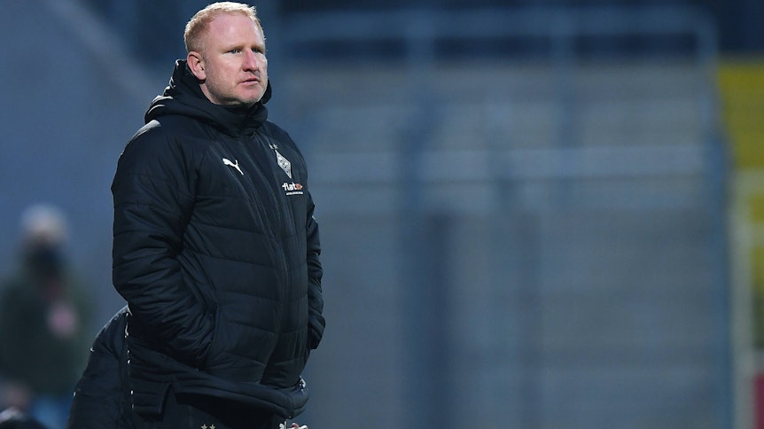 Borussias U23-Trainer Heiko Vogel beim Regionalliga-Match Düsseldorf II am 25.11.2020 im Paul-Janes-Stadion.