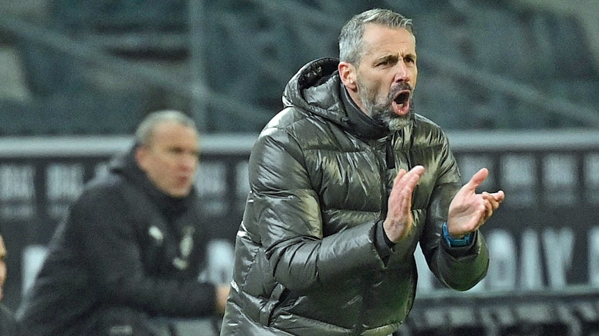 Marco Rose, Trainer der Gladbacher Borussia, klatscht am 8. Januar 2021 beim 3:2-Sieg gegen den FC Bayern München in die Hände.