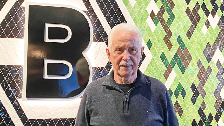 Volker Klüttermann ist Augenzeuge des Büchsenwurf-Vorfalls 1971 auf dem Gladbacher Bökelberg gegen Inter Mailand gewesen. Auf diesem Foto ist der ehemalige Sicherheitsexperte am 18. Oktober 2021 im Gladbacher Borussia-Park zu sehen.
