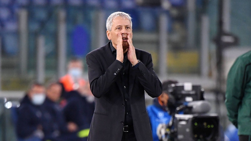 Lucien Favre, am 20. Oktober 2020 noch Trainer von Borussia Dortmund, an der Seitenlinie bei der Partie gegen Lazio Rom.