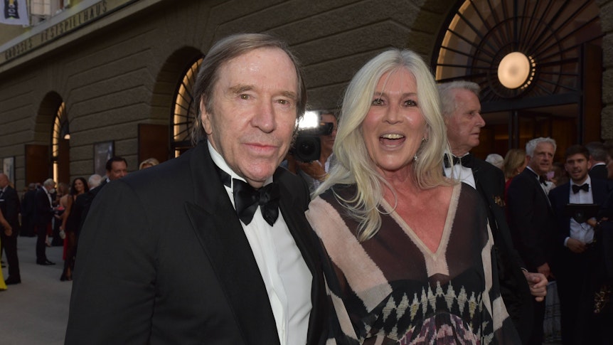 Günter Netzer (l.) mit seiner Gattin Elvira (r.) bei den Salzburger Festspielen am 21. August 2021.