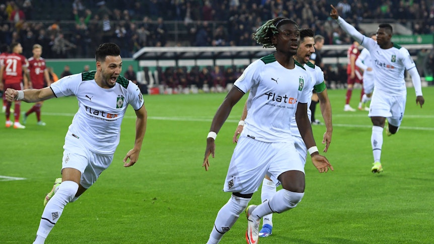 Borussia Mönchengladbach führt 5:0 gegen den FC Bayern München am 27. Oktober 2021.