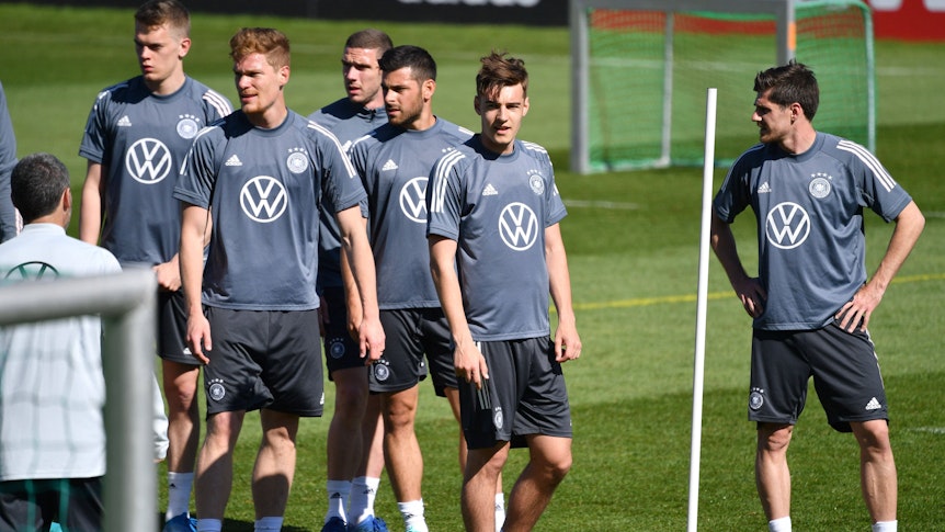 v.re:Jonas HOFMANN, Florian NEUHAUS,Kevin VOLLAND,Robin GOSENS, Marcel HALSTENBERG, Matthias GINTER. Sam 30. Mai 2021 beim Lauftraining mit dem DFB-Team.