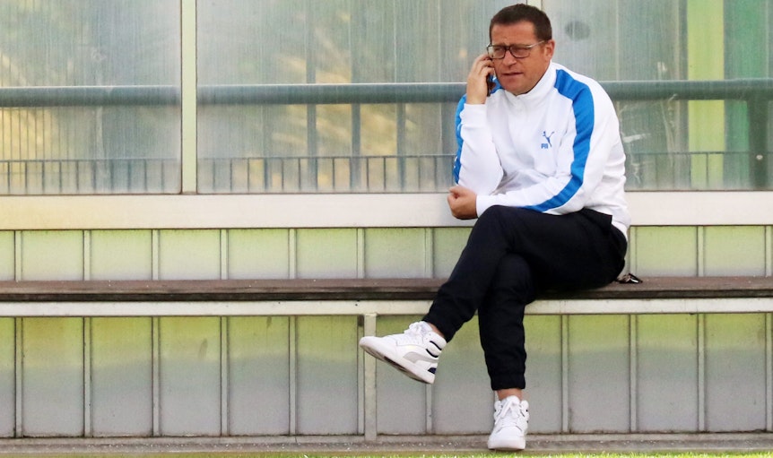 Max Eberl, ehemaliger Manager von Fußball-Bundesligist Borussia Mönchengladbach. Hier zu sehen am 6. Juli 2021. Max Eberl telefoniert.