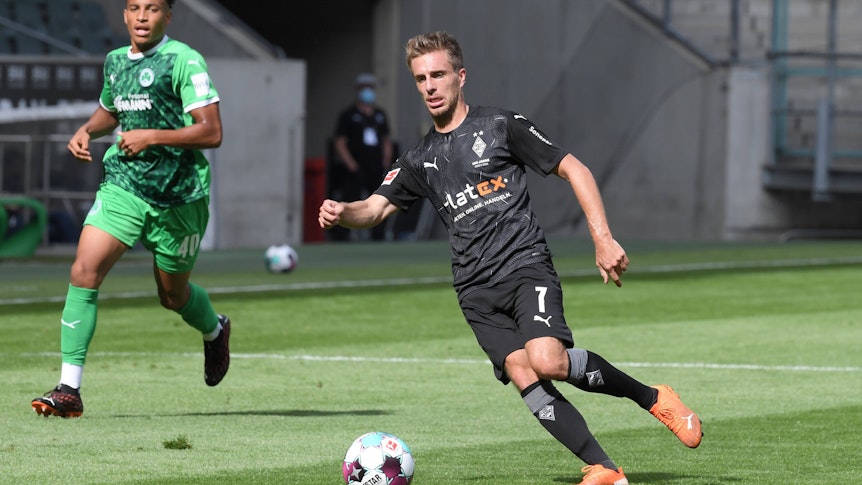 Patrick Herrmann von Borussia Mönchengladbach, hier im Testspiel am 27.August 2020, mit dem Ball am Fuß.