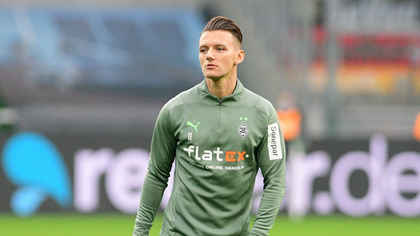 Hannes Wolf beim Aufwärmen für das Spiel von Borussia Mönchengladbach gegen Greuther Fürth am 20. November 2021.