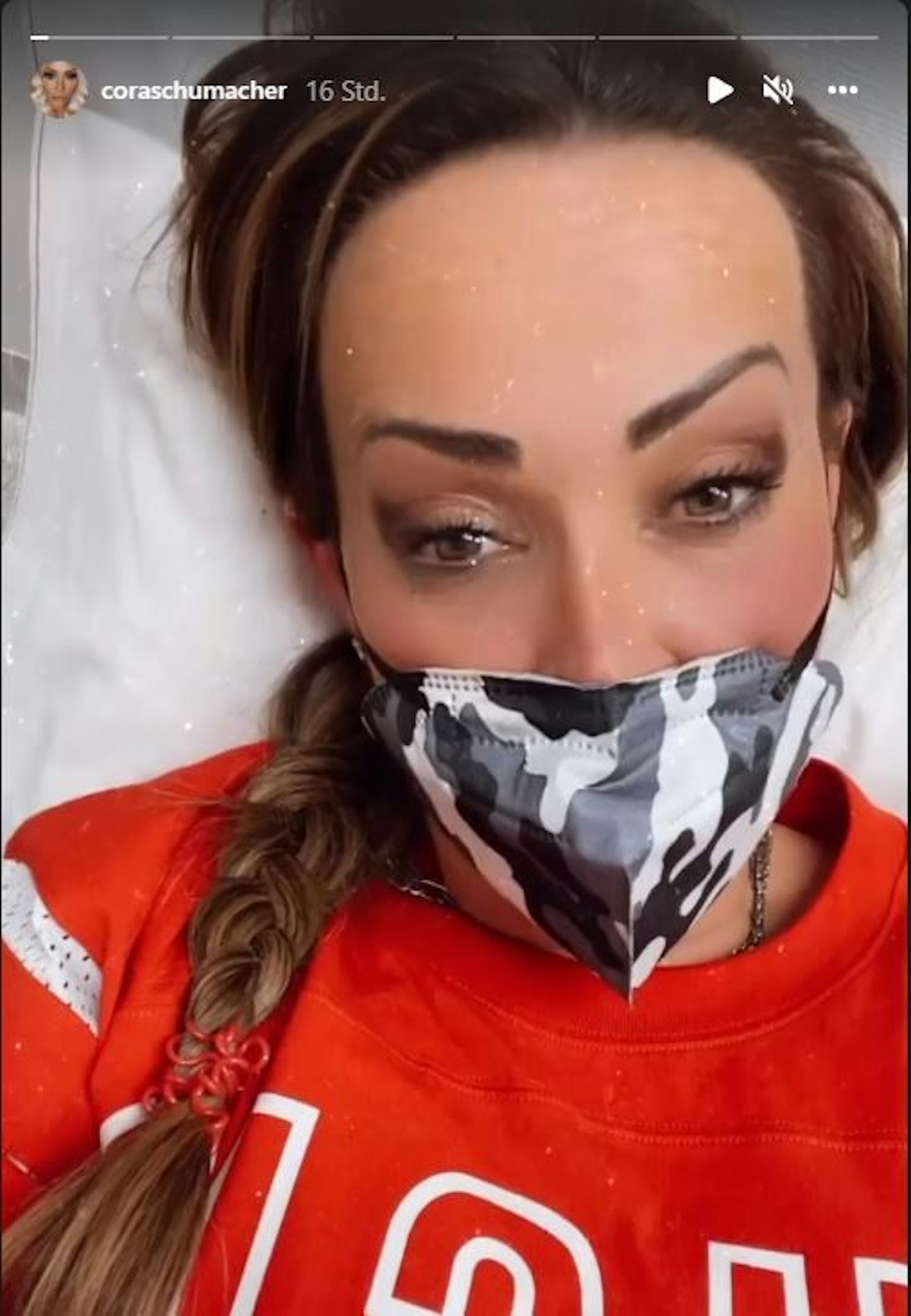 Cora Schumacher meldete sich aus dem Krankenhaus bei ihren Fans.