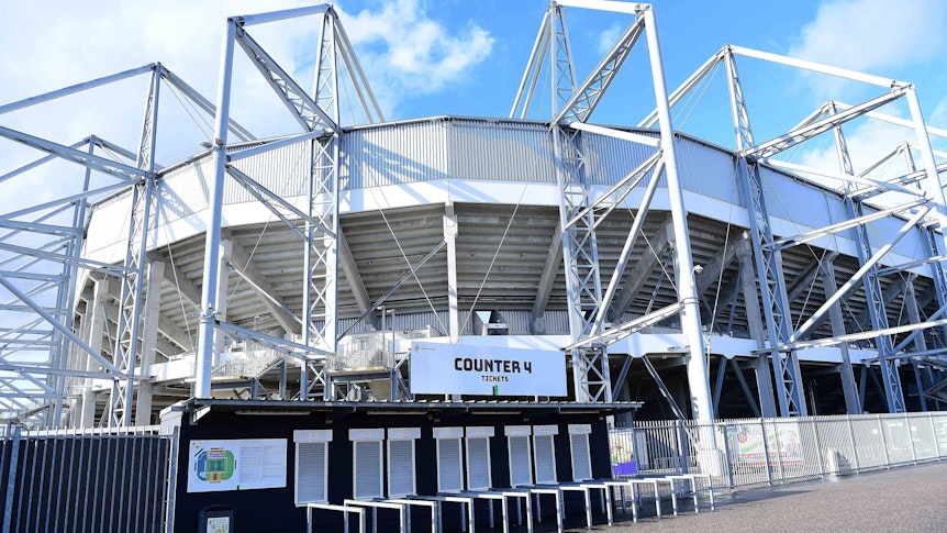 Das Stadion von Borussia Mönchengladbach, der Borussia-Park, hier am 10. März 2020, von der Seite mit Blick auf den Ticketshop "Counter 4".