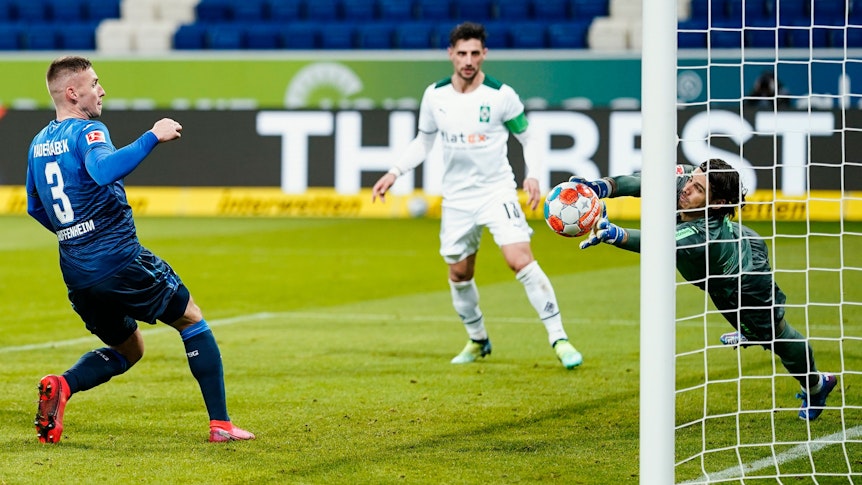 Borussia Mönchengladbach trennt sich am 17. Bundesliga-Spieltag mit 1:1 von der TSG Hoffenheim. Keeper Yann Sommer (r.) zeigte beim Match wieder starke Paraden.