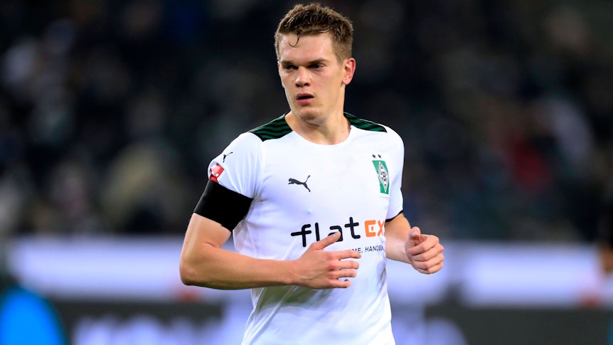 Matthias Ginter am15. Dezember 2021 beim Laufen im Bundesliga-Spiel des 16. Spieltags gegen Eintracht Frankfurt im Borussia-Park.