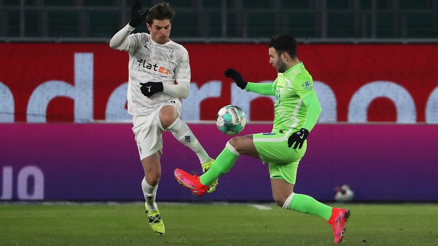 In der Autostadt Wolfsburg kämpft Borussia Mönchengladbach am Sonntagabend um wichtige Bundesliga-Punkte.