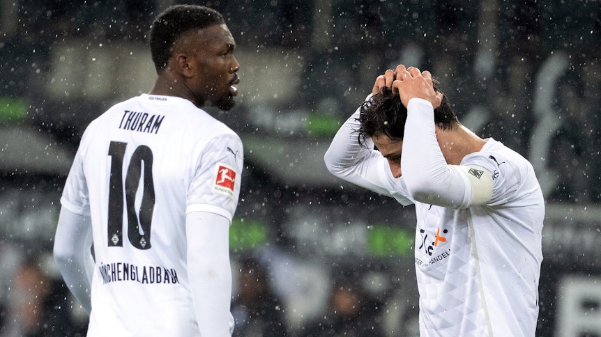 Für Marcus Thuram (l.), Lars Stindl (r.) und den Rest der Fohlenelf gab es am Samstagabend eine herbe Niederlage im Derby gegen den 1. Fc Köln.