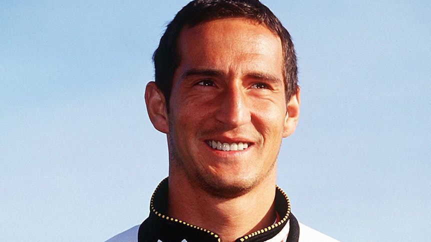 Adi Hütter lachend im Porträt am 1. Januar 1998.