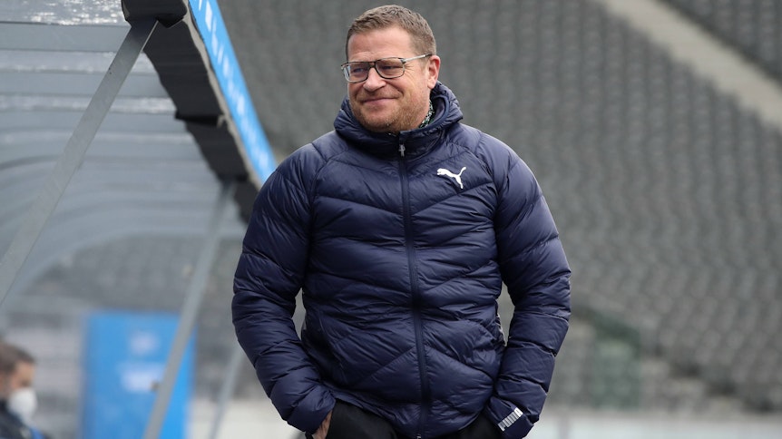Gladbach-Manager Max Eber am 10.April 2021 beim Bundesliga-Spiel zwischen Gladbach und Hertha BSC an der Seitenlinie.